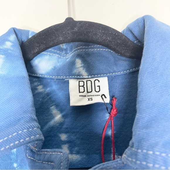 NWOT BDG Urban Outfitters Oversized Blue Denim Tie-Dye Jean Jacket Women’s XS - Picture 9 of 9